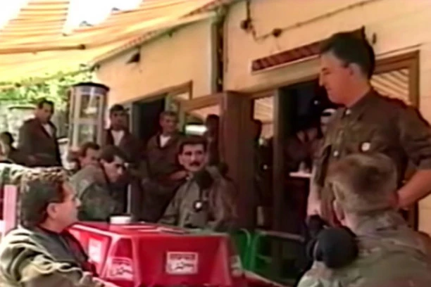 (FOTO) ARKANOVCI GOLE SRBE IZ KRAJINE VEZIVALI ZA STUBOVE I ŠIŠALI DO GLAVE: Dan posle došao je Arkan i izdao užasno naređenje!