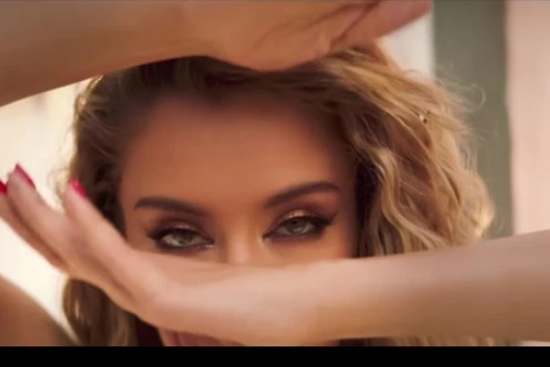 KRALJICA BAKŠIŠA! TEA TAIROVIĆ ne stiže da potroši novac: LETE PARE NA SVE STRANE!(FOTO)