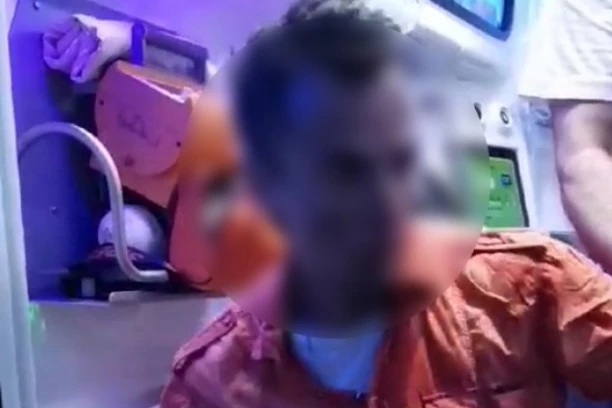 (VIDEO) AU, ROĐAČE, PA ŠTA SI TI SVE UZEO?! Šok snimak sa Egzita, drogirani posetilac se TRESE KAO PRUT! DELIRIJUM!