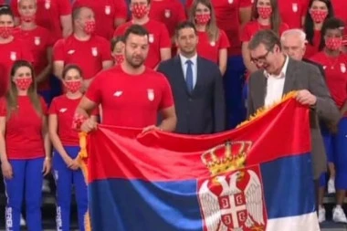 VI STE PONOS SRBIJE: Vučić predao zastavu Filipu Filipoviću, a posebnu poruku imao je za džudistkinje pred odlazak u Tokio!