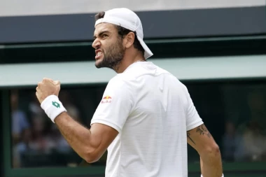 NOLE, OPREZ! BERETINI IGRA TENIS ŽIVOTA: Italijan POČISTIO Federerovog DŽELATA za plasman u finale Vimbldona!