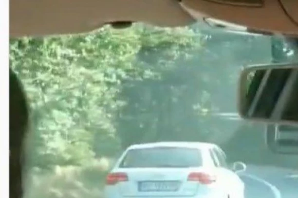 ŽENO, DA  LI SI NORMALNA? Slika se i vozi u kontra smeru, za dlaku izbegla dva udesa (VIDEO)