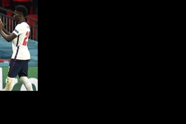 (VIDEO) MISLE SAMO NA ONE STVARI: Fudbaleri Engleske pred finale uhvaćeni u AKCIJI sa mladim devojkama!