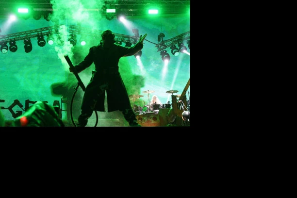 (VIDEO) BEOGRADSKE ULICE ZAMRLJANE KRVLJU: Sabaton zagrmeo na EGZITU PESMOM O SRBIJI, PUBLIKA U TRANSU!