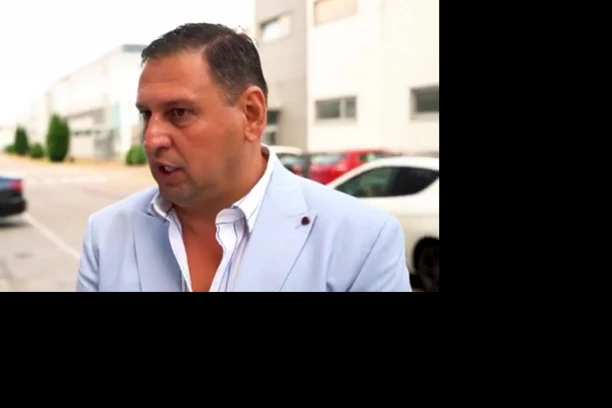 MAJIN OTAC U  PROBLEMIMA ZBOG VEZE SA GLUMICOM FILMOVA ZA ODRASLE:  Takija proganja lezbejka, PRETILA MU UBISTVOM!