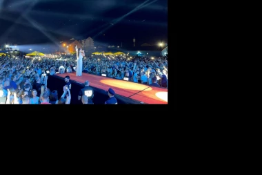 (FOTO) CECA ZAPALILA LJUBOVIJU: Svetlana Ražnatović održala je SPEKTAKULARNI koncert pred više HILJADA ljudi, PUBLIKA U TRANSU!