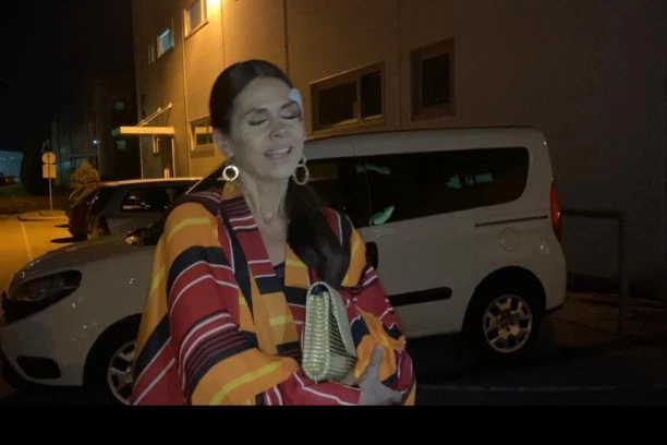 MAJKA RIALDE KARAHASANOVIĆ SE OPASNO POVREDILA NA FINALU: Saplela se, pukla joj ARKADA, odmah joj UKAZANA POMOĆ!