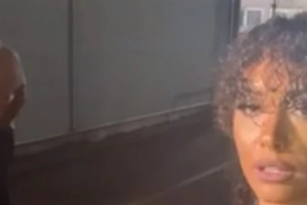 PAULA OTIŠLA POD NOŽ? Bivša zadrugarka BUJNIM GRUDIMA raspalila maštu jačeg pola, poklela i uradila SILIKONE? (FOTO)