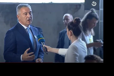 (VIDEO) NEĆU DOZVOLITI DA SE RELATIVIZIRA ZLOČIN U SREBRENICI I DA SE PONOVI! Crnogorski predsednik NAČISTO PROLUPAO, ne prestaje sa sramnim komentarima!