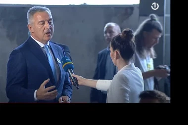 (VIDEO) NEĆU DOZVOLITI DA SE RELATIVIZIRA ZLOČIN U SREBRENICI I DA SE PONOVI! Crnogorski predsednik NAČISTO PROLUPAO, ne prestaje sa sramnim komentarima!