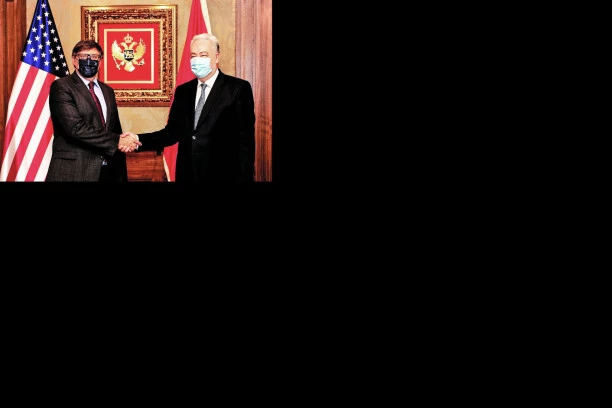 NAPADAJU DRUGE IAKO ŠEFUJU PO CRNOJ GORI: Amerika optužila Srbiju za mešanje, a Krivokapić NE IZBIJA IZ AMBASADE!