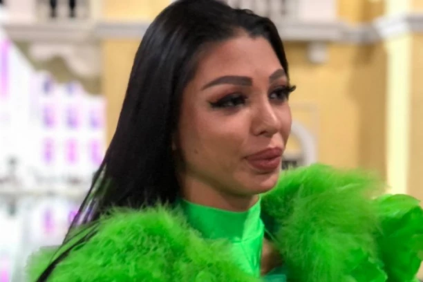 (FOTO) MAJA BILA NA JOŠ JEDNOJ ESTETSKOJ KOREKCIJI? Marinkovićeva PONOVO KORIGOVALA LICE, a fotografija GOVORI SVE!