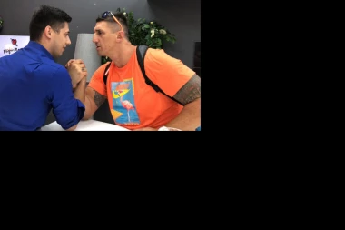 (VIDEO) I ŠTA SAD?! Kristijan Golubović na sred BELE KUĆE obara ruke: TREĆA SREĆA!