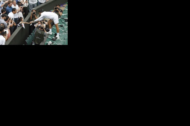 ZOVE SE IVANKA I NOLETA VOLI NAJVIŠE NA SVETU: Otkriveno ko je devojčica kojoj je Đoković poklonio reket