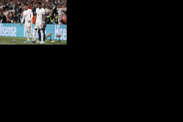 SKANDAL POSLE FINALA: Englezi na RASNOJ osnovi vređaju svoje reprezentativce