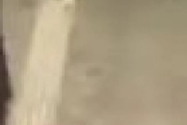 (VIDEO) UZNEMIRUJUĆE SCENE: Englezi prvo ŠMRKALI, pa se TUKLI, a na kraju ŠUTIRALI momka koji LEŽI na PODU