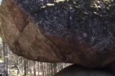 MISTERIJA KAMENA KOJI NIKO NE MOŽE DA POMERI 11.000 GODINA! Za Kummakivi gravitacija ne postoji!