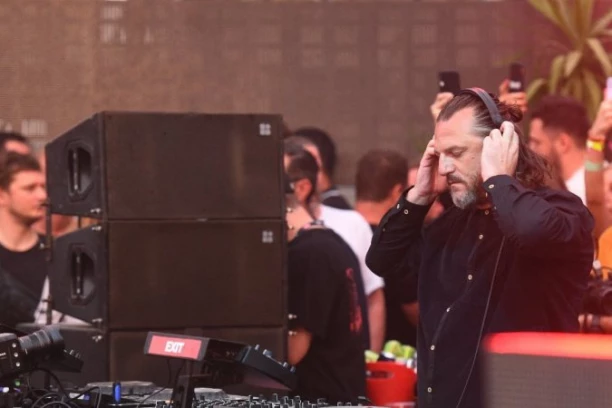 UZNEMIRUJUĆE! Pucnjava na nastupu najpoznatijeg jugoslovenskog di-džeja - ljudi BEŽALI u panici, UBIJENA jedna osoba?!