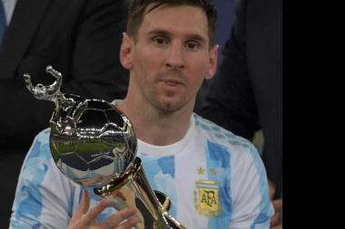 BOMBA NAKON KOPA AMERIKA: Mesi POTPISUJE na pet godina!