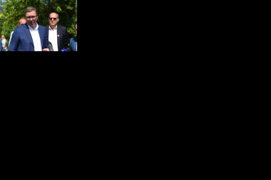 ĐILASE MENJAJ VOJNIKA, ŽAKLINA ISPUŠENA MUŠTIKLA! Pitanjem pokušala da isprovocira Vučića on joj brutalno odgovorio