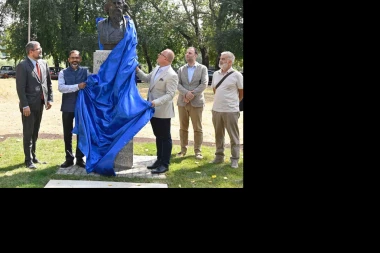 (FOTO) U Beogradu otkriven spomenik Rabindranatu Tagoru