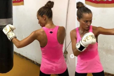 (FOTO) KOME JE HRKALOVIĆKA POSLALA SKRIVENU PORUKU NA INSTAGRAMU? Ljuta i znojava udara u džak, a citat pisca izaziva pravu jezu