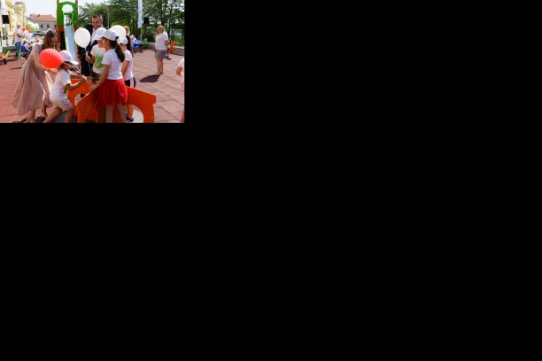 Dečji kutak za igru i druženje: Prokuplje dobilo novo igralište uz podršku NIS-a