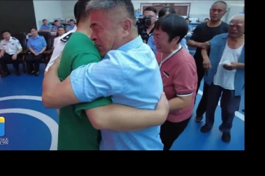 NEVEROVATNA PRIČA OCA KOJI JE SINA TRAŽIO 24 GODINE: Došao do prosjačkog štapa tokom potrage, a onda se desilo ČUDO!