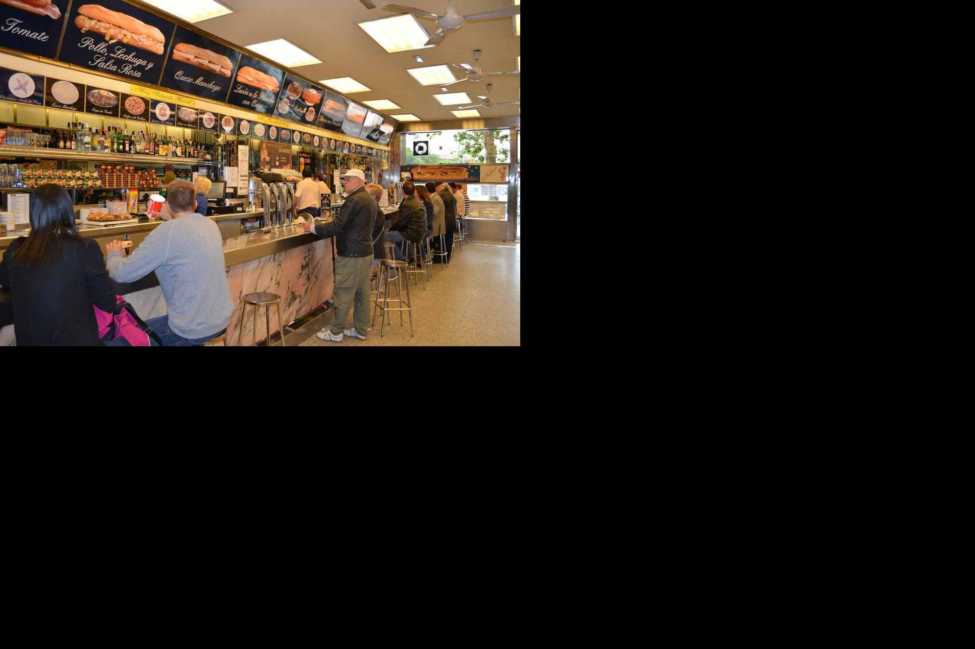 (FOTO) ŠOKANTNA MERA: U ovaj restoran su dobrodošli SAMO NEVAKCINISANI, a razlog za to je SUMANUT!