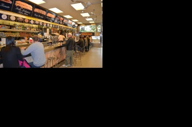 SADA I NEMCI UVODE RESTRIKCIJE? Nevakcinisanima bi mogao biti ZABRANJEN ulaz u restorane i bioskope!