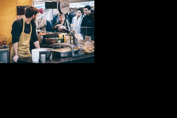 SVI DAJEMO OTKAZ! Radnicima restorana PREKIPELO zbog nehumanih uslova, pa kolektivno dali OSTAVKU na šokantan način (FOTO)