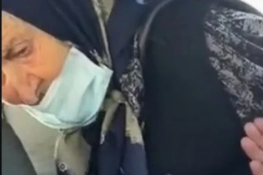 (VIDEO) BABE SE ŽESTOKO POSVAĐALE ZBOG TAKSIJA: Starica sela drugoj u krilo na silu, krenulo gurkanje, a onda je rasprava eskalirala!