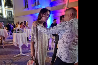 (VIDEO) ROMANA NOSI PRSTEN ČOVEKA ZBOG KOG JE BILA U ZATVORU?!