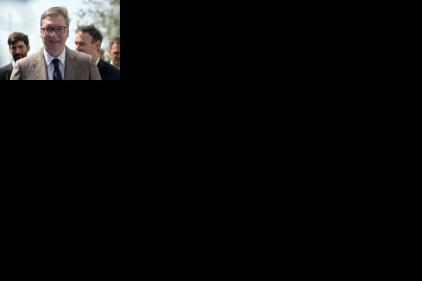 PREDSEDNIK VUČIĆ ČESTITAO KURBAN BAJRAM: Jačajmo i razvijajmo našu državu na dobro svih njenih građana