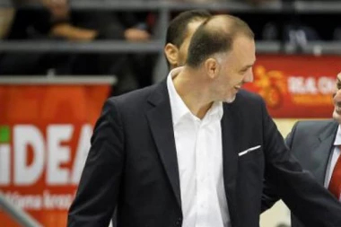 GROM IZ VEDRA NEBA: Trofejni trener NAPUSTIO klupu velikana!