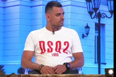 (FOTO) BORA UZ MAKARONU ZABORAVIO NA MILICU: Santana na JAHTI sa KONTROVERZNIM BIZNISMENIMA!