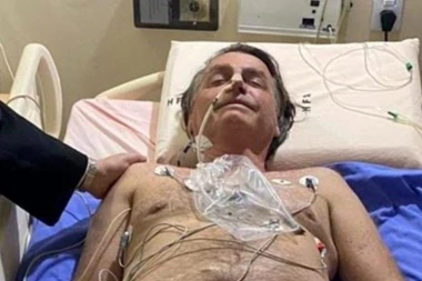 PREDSEDNIK SE BORI ZA ŽIVOT, PORED POSTELJE MU JE I SVEŠTENIK! Neprestano je štucao DUŽE OD 10 DANA, ali je ipak objavio fotografiju iz bolnice!