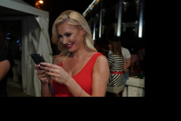 Bojana Ristivojević menja PROFESIJU, više neće biti VODITELJKA? Objavila snimak i otkrila sve o njenom drugom POSLU! (VIDEO)