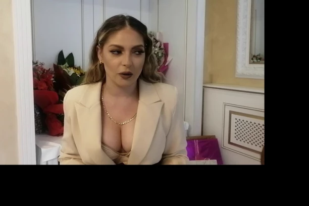 (VIDEO) PEVAČICA PONOVO PROŽIVELA TRAGEDIJU: Nakon stravične SAOBRAĆAJKE, jedva je ostala živa, a sada je ponovo imala UDES, ovo su ŠOK detalji!