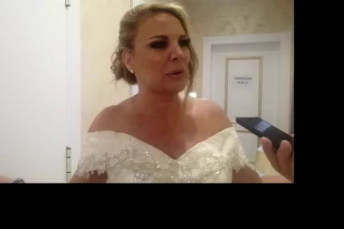 NAŠU PEVAČICU NAPAO MUŽ, KINJI JE VEĆ GODINAMA: Otkriva ŠOK detalje, važe za skladan par, a trpi HAOS iza četiri zida! (FOTO)