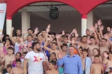 Održan prvi trening škole plivanja i vaterpola u Gračanici!