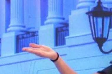 (FOTO) MAJA MARINKOVIĆ ODLUČILA DA NAPUSTI ZEMLJU: Nakon drame sa Janjušem, SPAKOVALA KOFERE I OTIŠLA SA VOLJENOM OSOBOM!