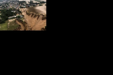 PUKLA BRANA U NEMAČKOJ! Nastavlja se drama, ljudi usred noći morali da beže iz domova (VIDEO)