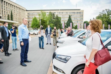Ministar Lončar uručio Inspekciji i Zavodima za javno zdravlje 46 novih vozila