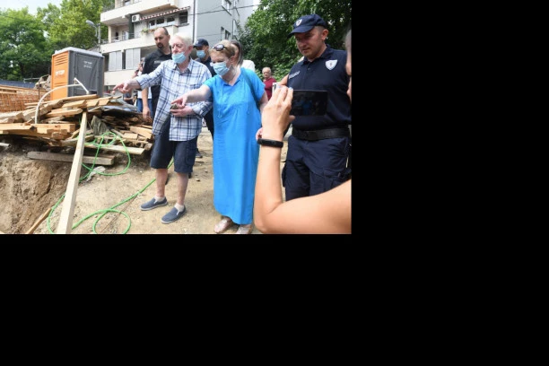 (VIDEO) POTRESNA SLIKA BAKE I DEKE KOJI SU IZGUBILI DOM! U trenutku ostali bez KROVA NAD GLAVOM: Sve što su godinama stvarali nestalo u RUŠEVINAMA na Vračaru!