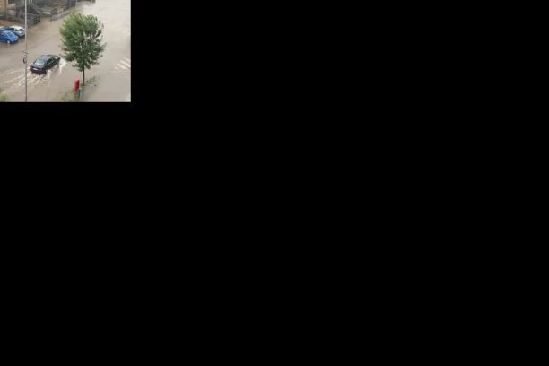 POTOP U PIROTU! Nevreme protutnjalo i napravilo jezero nasred grada, nestalo i struje (FOTO)