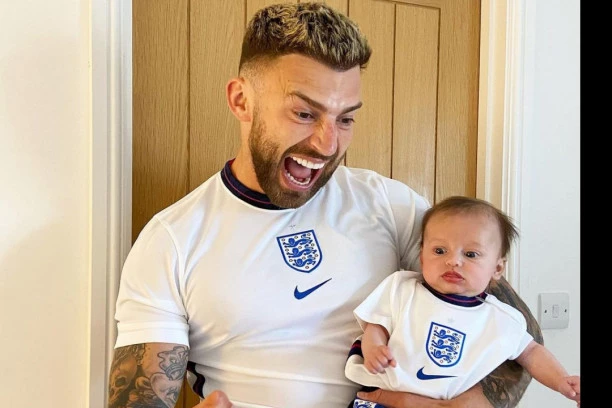 POSTOJI GRANICA KOJA SE NE PRELAZI: Rijaliti zvezda UŽASNUTA nakon zastrašujućih poruka njegovoj BEBI!