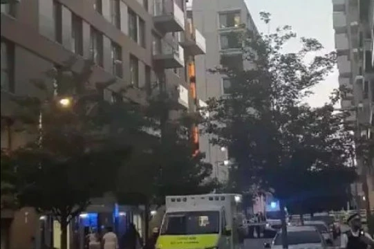 (FOTO) JEZIVA NESREĆA: Žena pala sa ŠESTOG sprata, ostala MRTVA na licu mesta!