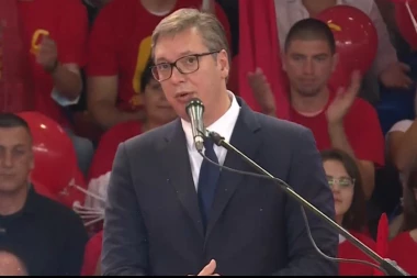 (VIDEO) Predsednik Srbije na svečanosti Pokreta socijalista! VUČIĆ PORUČIO: Samo sam ja napadaniji od Vulina!