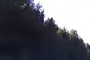 (VIDEO) VOZAČ AUTOMOBILA STRADAO NA LICU MESTA: Stravičan udes na magistralnom putu, ZAKUCAO SE DIREKTNO U KAMION